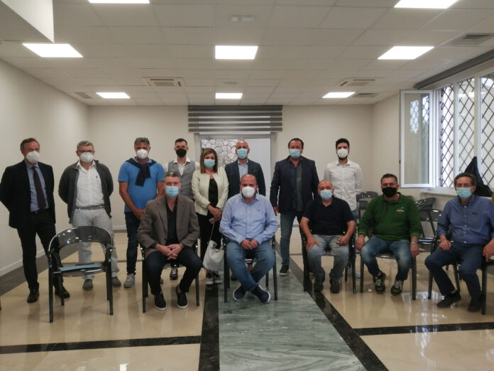foto-di-gruppo-con-imprenditori